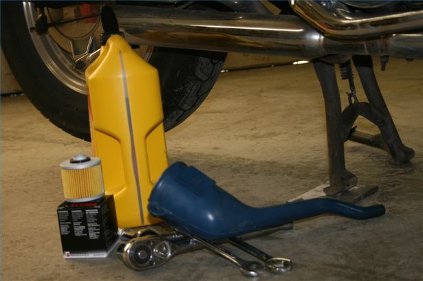 Come cambiare l'olio della moto
