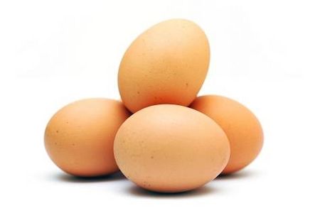 Come usare l'uovo per una pelle e dei capelli bellissimi