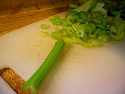 Come ridurre la pressione del sangue mangiando il sedano