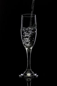 Perché bere acqua calda ala mattino?