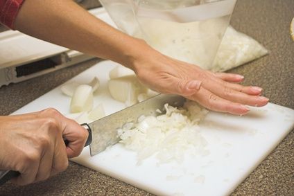 Come tritare una cipolla come uno chef
