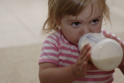 Quando si può dare il latte vaccino al bambino