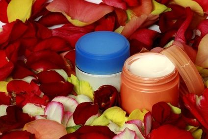 Come fare in casa delle ricette per fare una lozione e un balsamo labbra