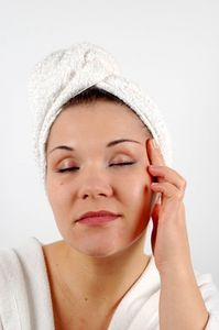 Come applicare l'olio di semi di lino sulle rughe della pelle