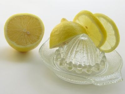 Come schiarire i capelli con perossido e succo di limone