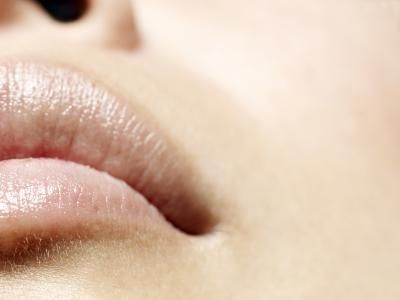 Come avere delle labbra naturalmente morbide e rosa