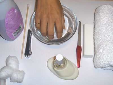 Istruzioni per la manicure e la pedicure