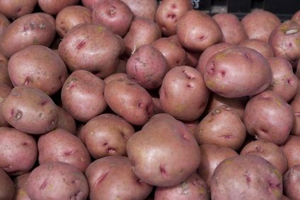 Come evitare che le patate rosse crude tagliate diventino marroni