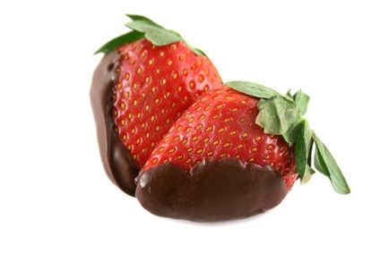 Come fondere le scaglie di cioccolato per farne una copertura
