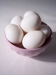 Come aggiungere olio alle uova sode per sgusciarle facilmente