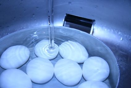 Il trucco per cucinare e sgusciare le uova sode