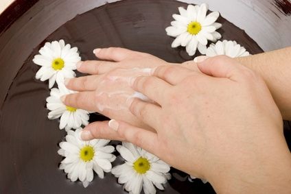 Come fare una crema mani alle erbe