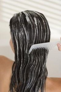 Trattamento ad idratazione profonda per capelli secchi fatto in casa