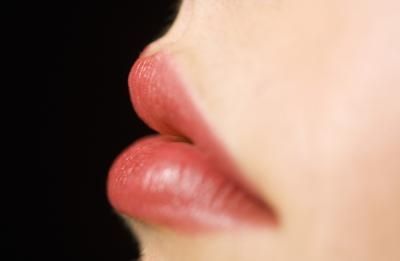 Come rendere le vostre labbra rosa e morbide rapidamente