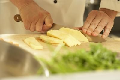 Come tagliare le patate in cubetti