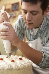 Come fare una glassa per la torta con la panna montata