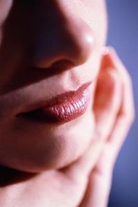 Come schiarire il vostro labbro superiore