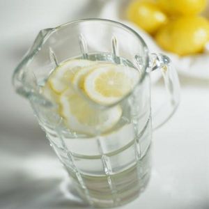 Come fare un infuso di acqua e limone