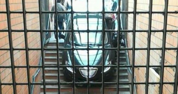 auto sulle scale