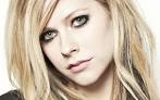 La cantante Avril Lavigne attaccata da 5 persone