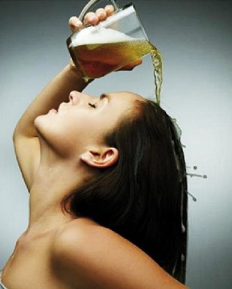 Come schiarire i capelli con la birra