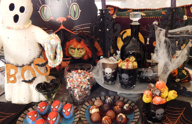 CREATE IL VOSTRO TAVOLO BAR TERRIFICANTE PER HALLOWEEN