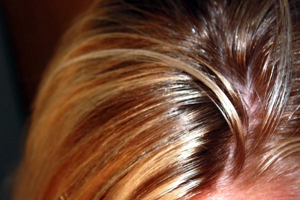 Come cambettere i capelli grassi