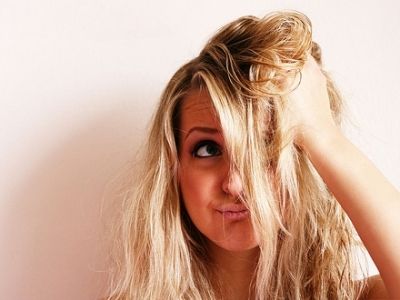 Come fare una maschera al miele per i capelli secchi