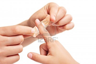 Come curare un taglio causato dalla carta
