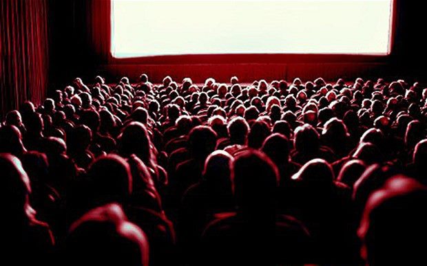 Come rimanere svegli durante un film