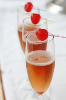 Come preparare un cocktail allo champagne e albicocca