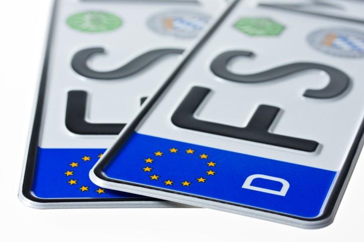 Come cambiare la targa dell'auto