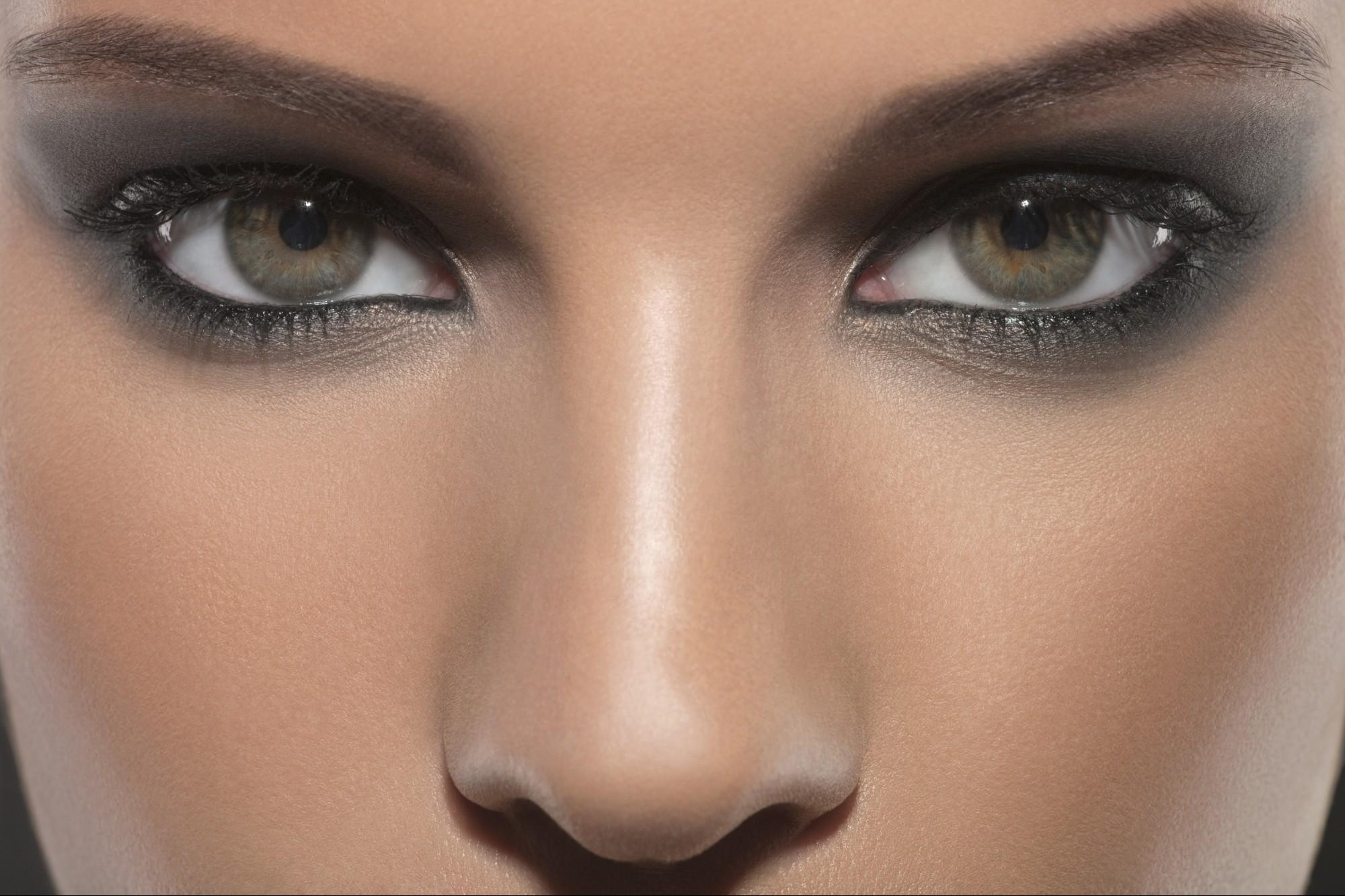 Come correggere il naso con il make-up