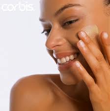 Come mescolare un abbronzante con una crema idratante