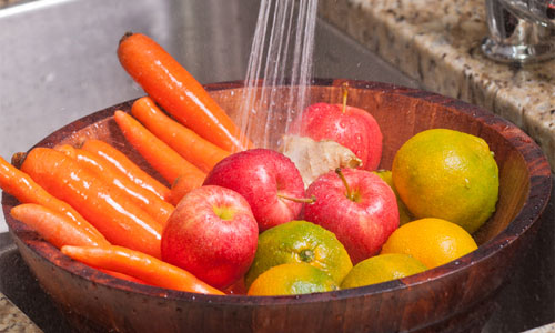 Il modo migliore per pulire frutta e verdura