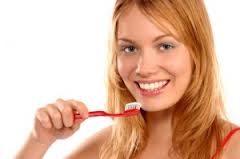 Come fare un dentifricio con bicarbonato di sodio e sale