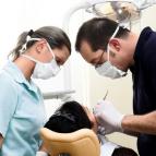 Impianti dentali: come sostituire denti mancanti.