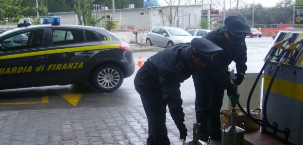 Come evitare le truffe ai distributori di benzina