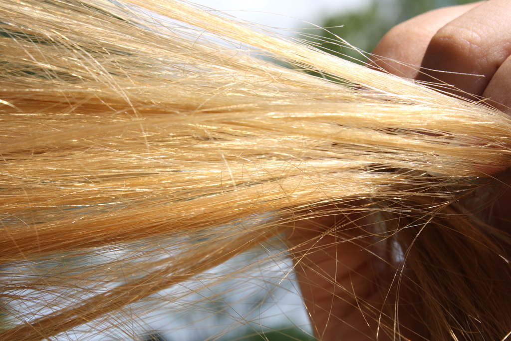 Come sciogliere nodi senza spezzare capelli