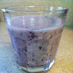 FRAPPE' ALLA BANANA E MIRTILLI