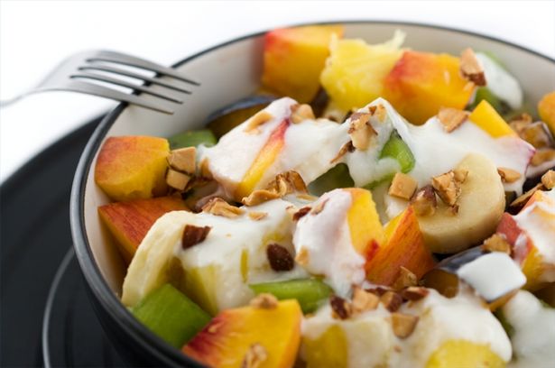 Come fare un'insalata di frutta con lo yogurt