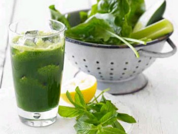 Ricette: frullato di cavolo verde e spinaci