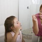 Come educare i bambini a lavarsi i denti