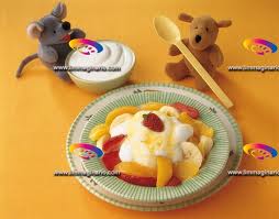 Arcobaleno di macedonia con salsa allo yogurt