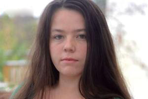 Izzy Barnett: la ragazza con l'ossessione per i film porno. "Ho perso tutto"