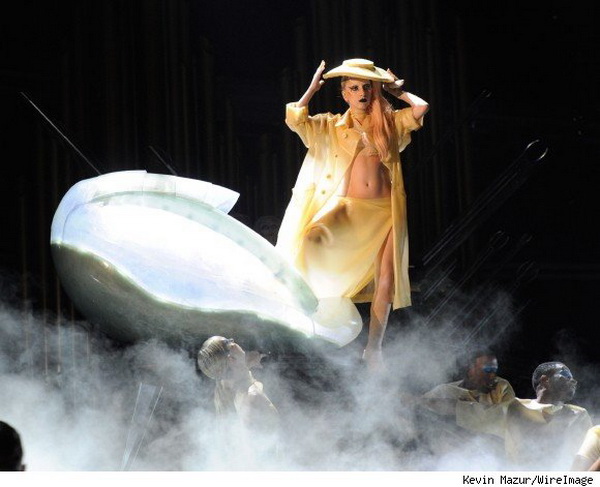 L'industria della musica è diventata troppo simile ad una sfilata di moda?