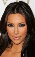 L'abbigliamento a prezzi bassi di Kim Kardashian: tra abiti e occhiali da sole