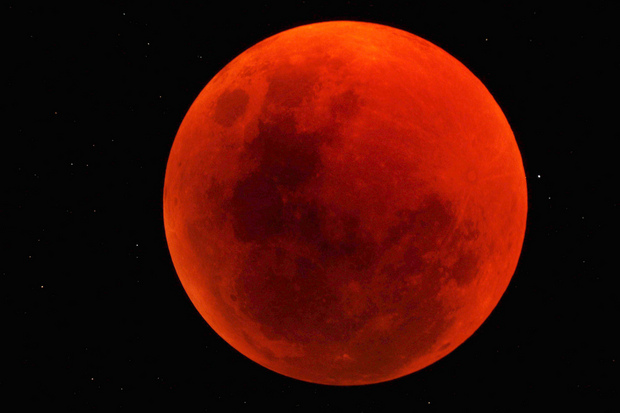 Il 28 Settembre la luna sarà color "sangue, un cattivo presagio, la fine del mondo"