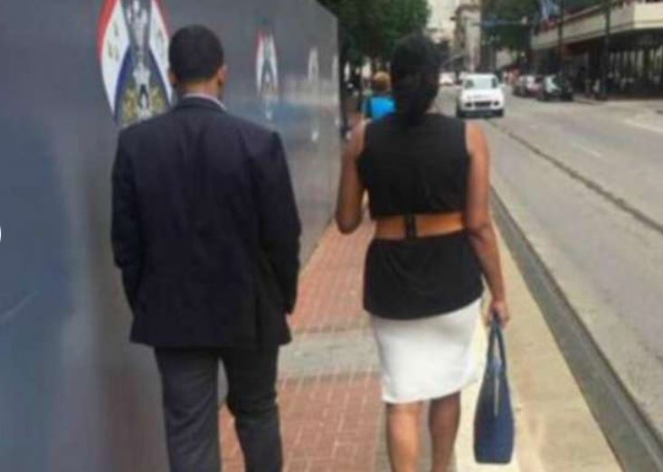 La foto del marciapiede diventata virale, cosa notate di strano?