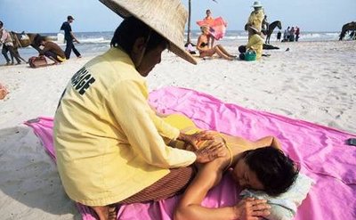 Quali sono i rischi dei massaggi fatti in spiaggia?